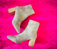 GRAY HEELED BOOTIEE