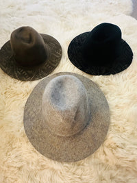 DESIGN PRINT TOP FELT HAT