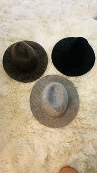 DESIGN PRINT TOP FELT HAT