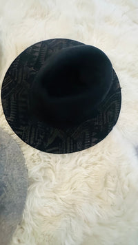 DESIGN PRINT TOP FELT HAT
