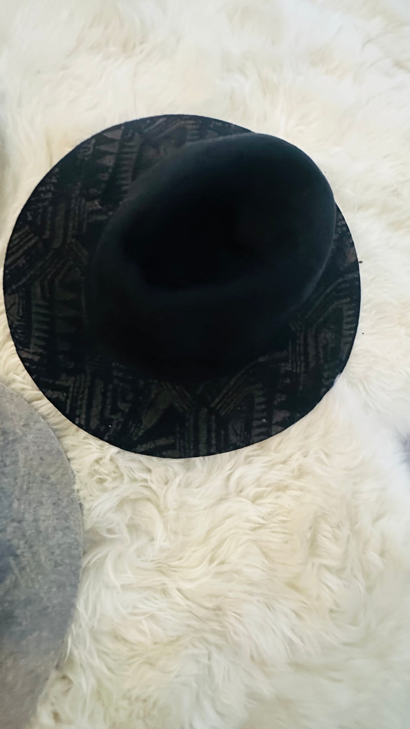 DESIGN PRINT TOP FELT HAT