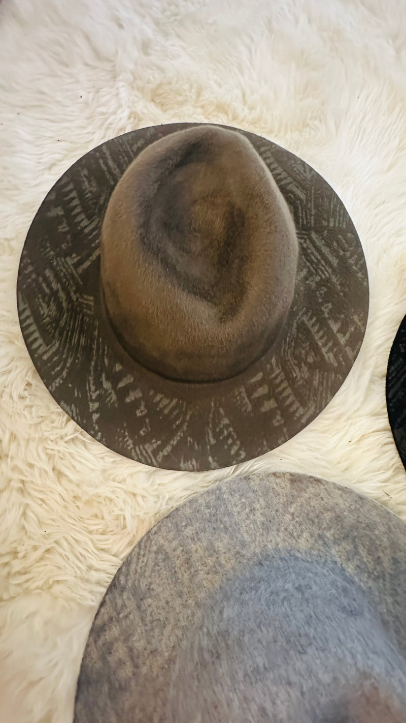 DESIGN PRINT TOP FELT HAT