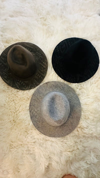DESIGN PRINT TOP FELT HAT